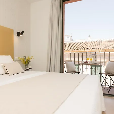 Puerta Antequera 4 *